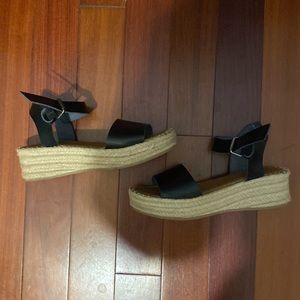 Universal Thread Chunky Platform Sandal Size 8